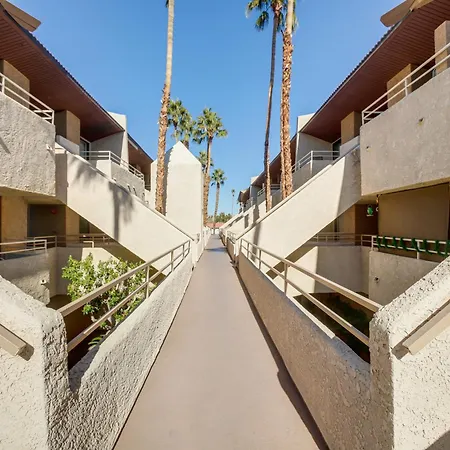 Palm Springs Condo With Pool Access, Walk To Dtwn!